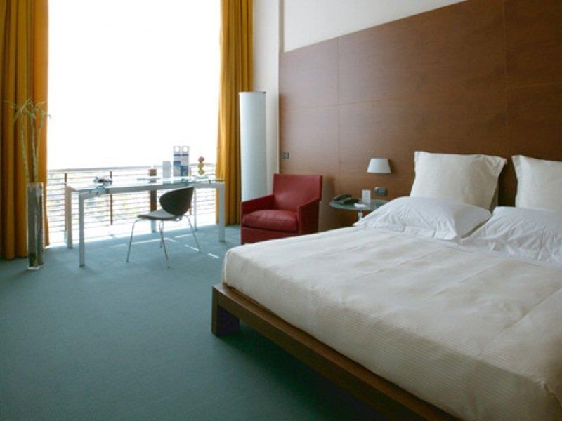 Hotel Doubletree By Hilton Turin Lingotto Chambre photo