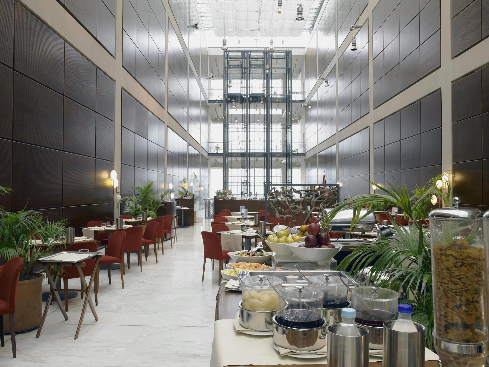 Hotel Doubletree By Hilton Turin Lingotto Extérieur photo